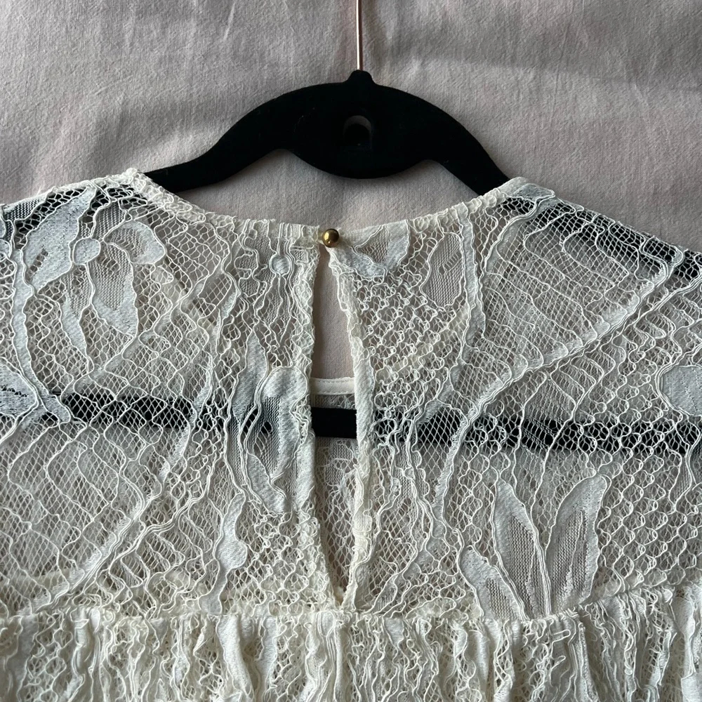 Lacy Ruffled Top - Picture 3 of 4